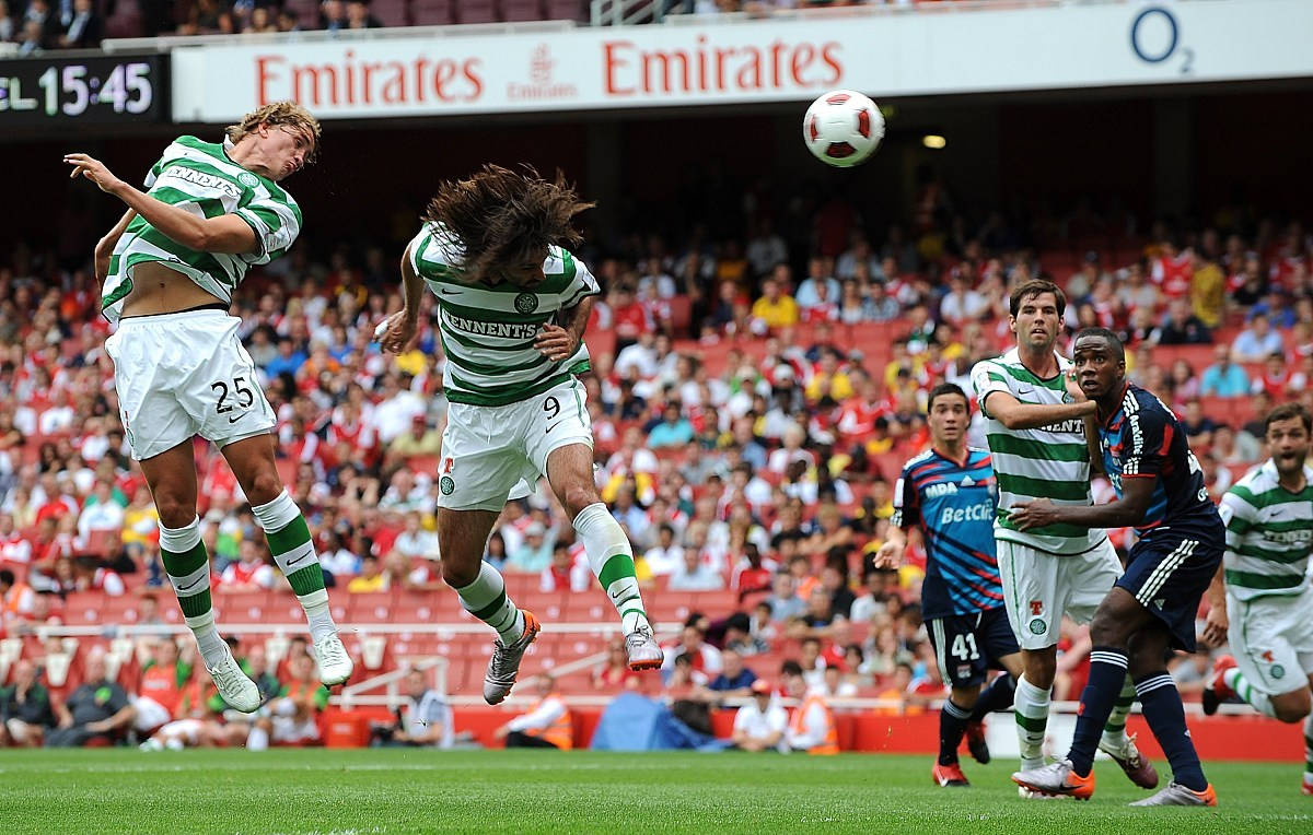 勒沃库森训练开放日，窗口期完成体检引观众欢呼，法甲在即，身体对抗强度拉满的简单介绍